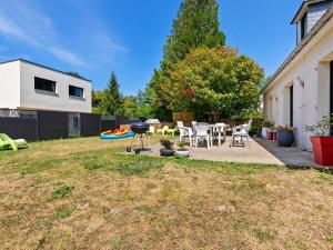 Maisons de vacances Elegant Holiday Home in Touques with Fenced Garden : photos des chambres