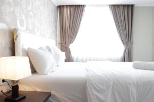 Spacious Studio Room at The Jarrdin Cihampelas Apartment By Travelio