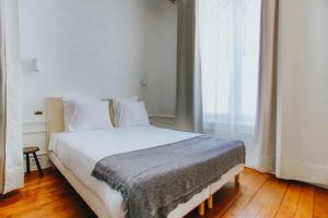 Joie Paris Arc de Triomphe - Champs Elysée