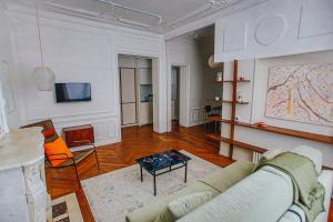 Joie Paris Arc de Triomphe - Champs Elysée