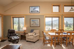 Two-Bedroom Apartment room in 2800 Slopeside condo