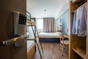 Hotels B&B HOTEL Les Herbiers : photos des chambres
