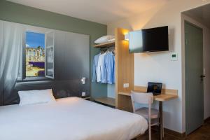 Hotels B&B HOTEL Les Herbiers : photos des chambres