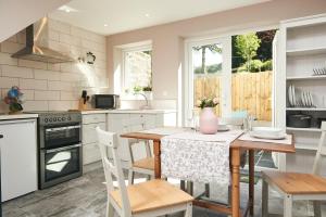 Chapel View - A Cosy Retreat in Historic Laugharne