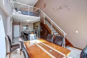 Upmarket Ultra Modern Sandton Apartment - Bryanston