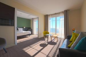 Hotels Les Flots - Hotel et Restaurant face a l'ocean - Chatelaillon-Plage : photos des chambres