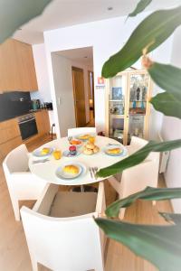 Downtown Porto Relaxed Apartment with Private Yard