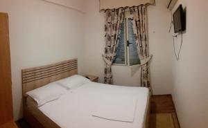 Single Room with Private Bathroom room in Hotel Permeti