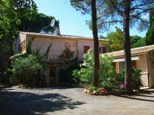 Maisons de vacances Location Villa et Studios Roquebrune-sur-Argens : photos des chambres