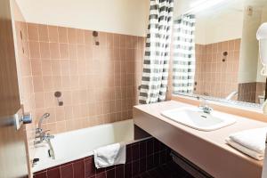 Hotels Hotel du Port : photos des chambres