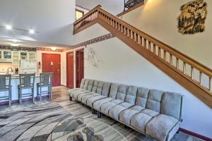 Resort Condo w Lake + Pool ~ 5 Mi to Flume Gorge!