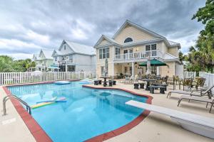 Holiday Home room in Resort Home Venue with Golf Cart Beach Access!