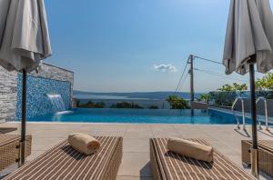 Luxury Villa Lorena with heated pool, jacuzzi,sauna and seaview