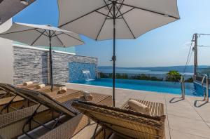 Luxury Villa Lorena with heated pool, jacuzzi,sauna and seaview