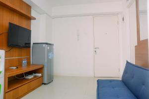 Comfortable and Fully Furnished 2BR Bassura City Apartment By Travelio