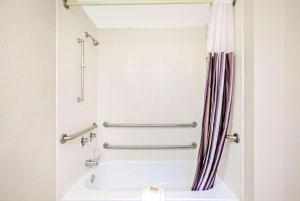 King Room - Disability Access room in La Quinta Inn by Wyndham El Paso Cielo Vista
