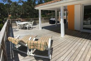 Chalets Chalet orange naturiste la Jenny : photos des chambres