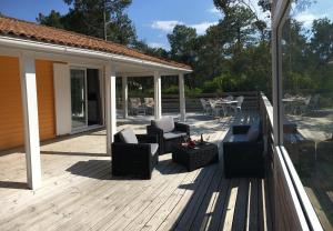 Chalets Chalet orange naturiste la Jenny : photos des chambres