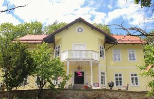 Lovecký zámeček pod Milešovkou