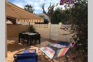 Happy Holiday Home 2 pools Walk to Town Beach