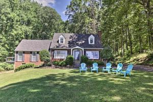 Holiday Home room in Family Home with Yard and Patio 1Mi to Vineyards!