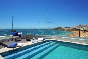 Casa da Bandeira -Perfect Location-Beach front- Rooftop Pool by DreamvillasAlbufeira - Caliços