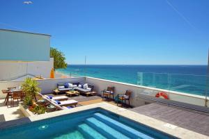 Casa da Bandeira -Perfect Location-Beach front- Rooftop Pool by DreamvillasAlbufeira