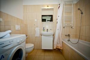 Senator Warsaw Apartments