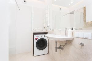 InPoint Apartments G11 near Old Town & Kazimierz District & Optional Paid Parking