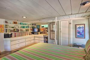 4 Mi to Dtwn! Fort Worth Cottage with Shared Pool