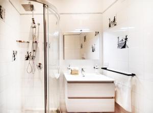 Porta Vicari with view in downtown