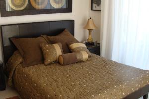 Polyxenia Isaak Luxury Villas and Apartments