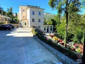 R HOTEL - Çorovodë