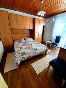 Double Room with Terrace and Sea View   room in Rooms by the sea Supetarska Draga - Donja Rab - 18301
