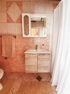 Studio with Terrace and Sea View room in Apartments and rooms by the sea Supetarska Draga - Donja Rab - 18434