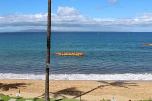 Apartment room in Kihei Beach #305 by Ali'i Resorts