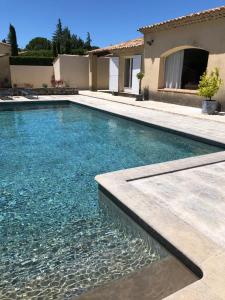 Villa dans le LUBERON à 2 km de LOURMARIN