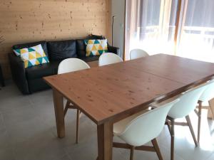 Maisons de vacances VAUJANYLOCATIONS - Domaine du Patre : photos des chambres