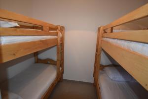 Maisons de vacances VAUJANYLOCATIONS - Domaine du Patre : photos des chambres