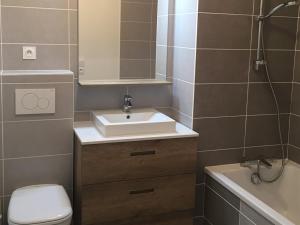 Maisons de vacances VAUJANYLOCATIONS - Domaine du Patre : photos des chambres