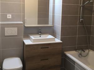 Maisons de vacances VAUJANYLOCATIONS - Domaine du Patre : photos des chambres