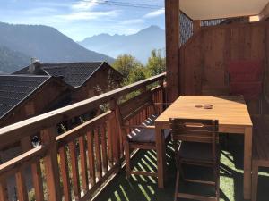 Maisons de vacances VAUJANYLOCATIONS - Domaine du Patre : Appartement Deluxe