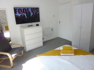 Paisley Central Apartment #4