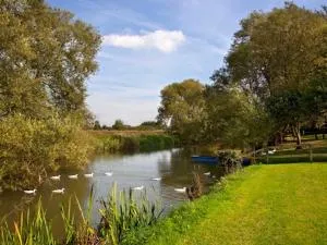 Cherbridge Lodges - Riverside lodges, short lets (business or holidays) - Oddington