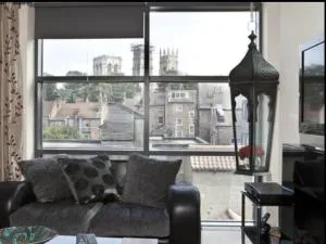 Churchill Two Bedroom Apartments with Free Parking and The Minster view - York