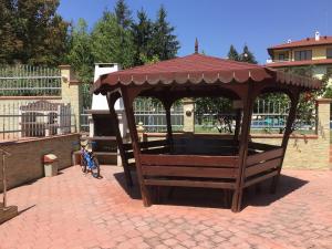 SunnySeasons Apartment with swimming pool view