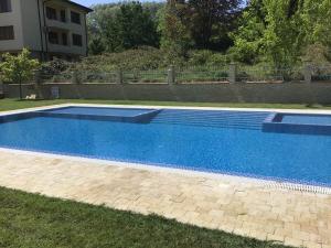 SunnySeasons Apartment with swimming pool view