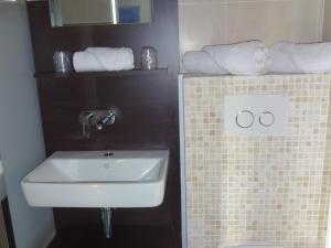 Auberges Hotel La Champagne Ardenne Cabourg : Chambre Quadruple Standard