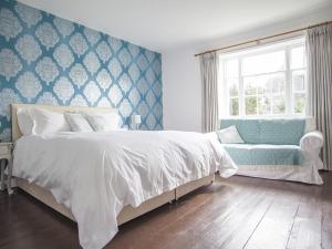 Double Room with Private Bathroom room in Instow Barton