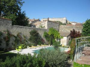 B&B / Chambres d'hotes Les Jardins De La Livree : photos des chambres